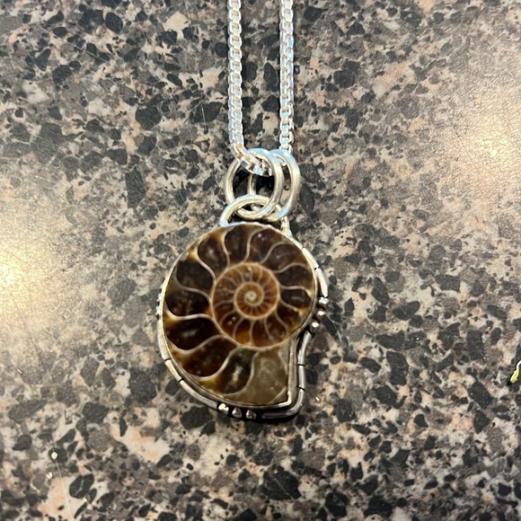 Shell necklace - Picture 2 of 5